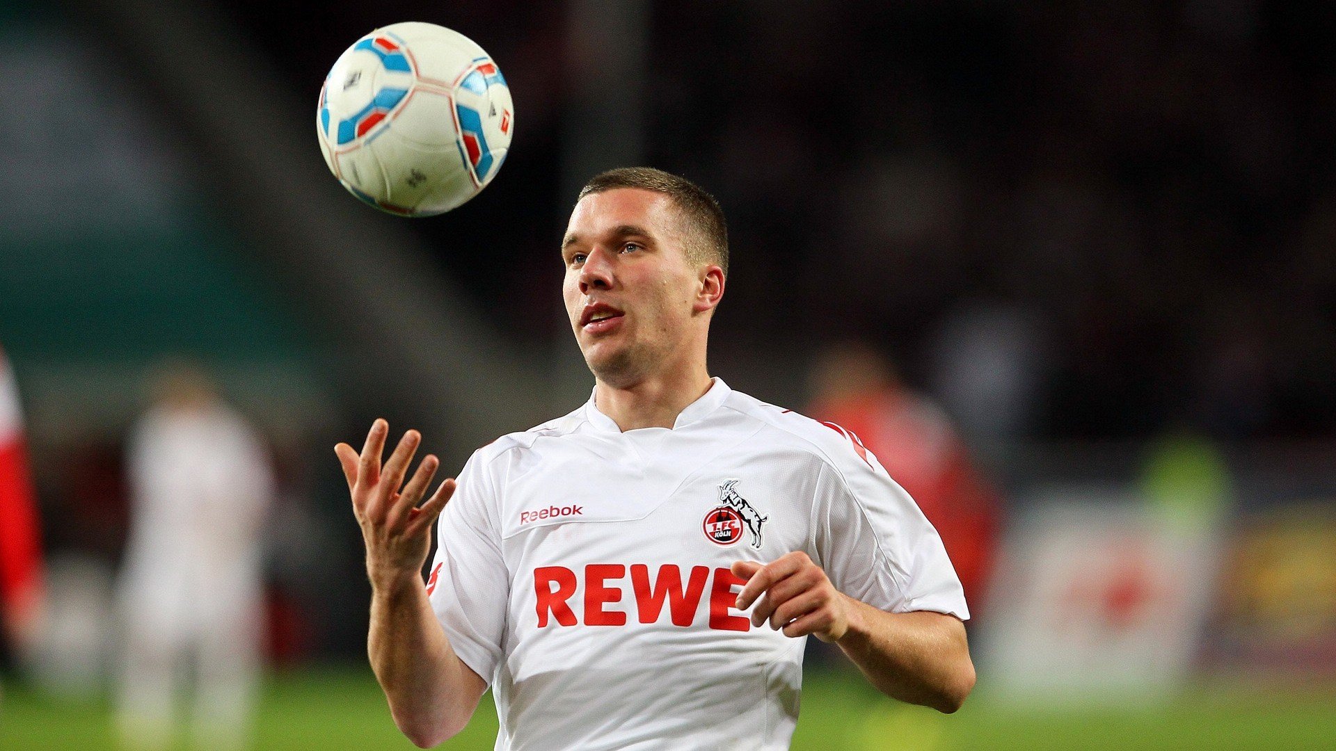 伯恩利后卫泰科夫距离破门只差几厘米,遗憾无缘进球,伯恩施泰因